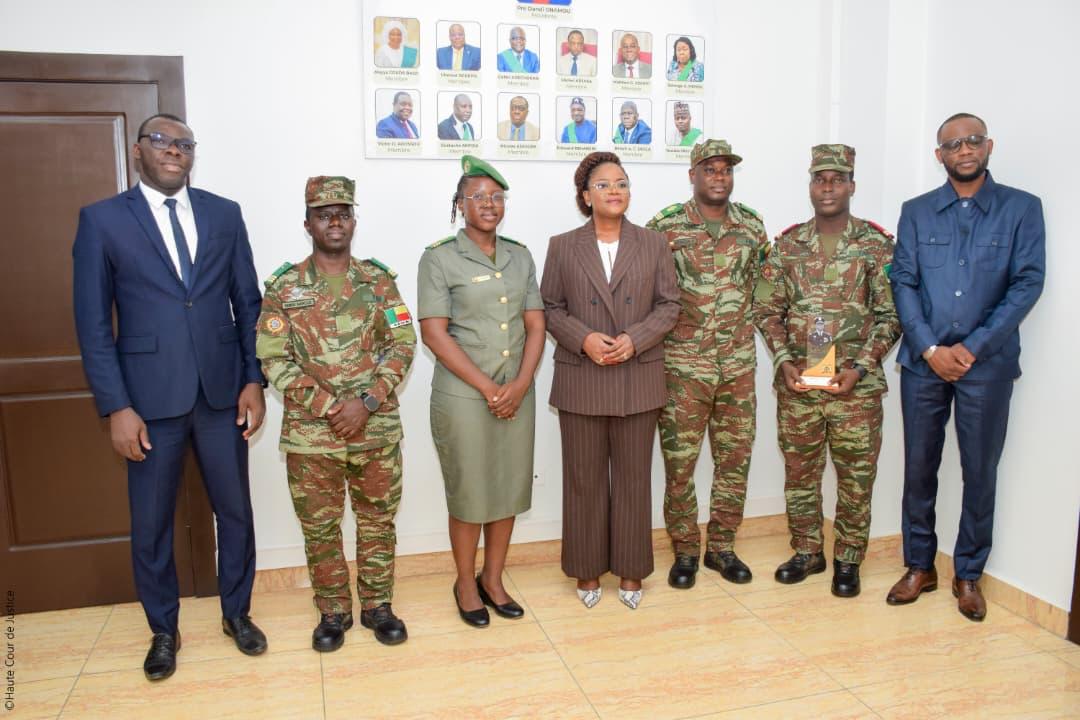 Audience à la Haute Cour de Justice : La Pre Dandi GNAMOU reçoit la 20ème promotion du CPOS
