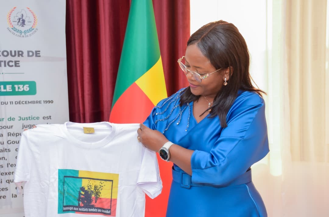 Audience: la Présidente de la Haute Cour de Justice reçois une délégation de la 20ᵉ promotion du Cours de Perfectionnement des Officiers Supérieurs (CPOS) de l’École Nationale Supérieure des Armées (ENSA)
